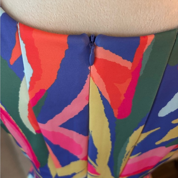Vince Camuto Colorful Abstract dress. - Picture 3 of 10